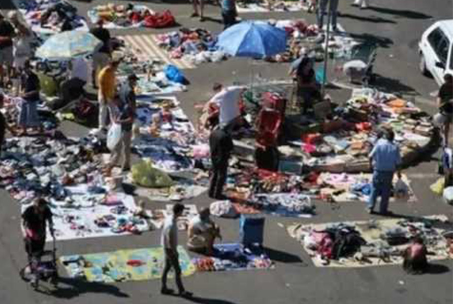 “I venditori abusivi continuano a invadere Borgo Dora” – Emergenza per i cittadini e commercianti