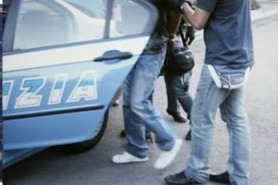 Torino – Teso al controllo, lo scoprono con una pistola nelle mutande. Arrestato