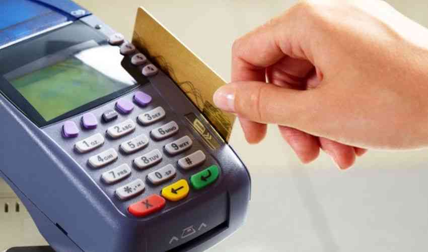 Contanti e negozi – Cosa cambia, fra ‘obbligo’ carta di credito e bonus scontrini