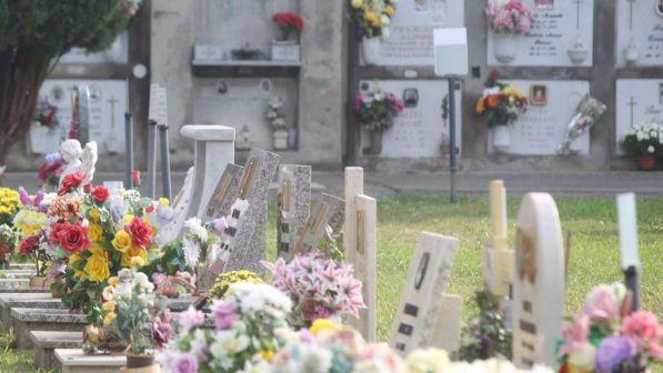 La storia – Coppia si porta già i fiori sulla tomba “Da morti non lo farà nessuno”