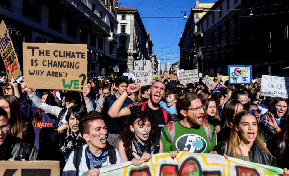 Torino invasa dall’onda verde – I ragazzi di ‘Friday for Future’ scendono in piazza in difesa dell’ambiente