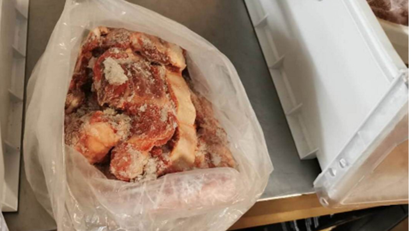 Sequestrati oltre 20 kg di carne mal conservata in locale di San Salvario – Titolare denunciato