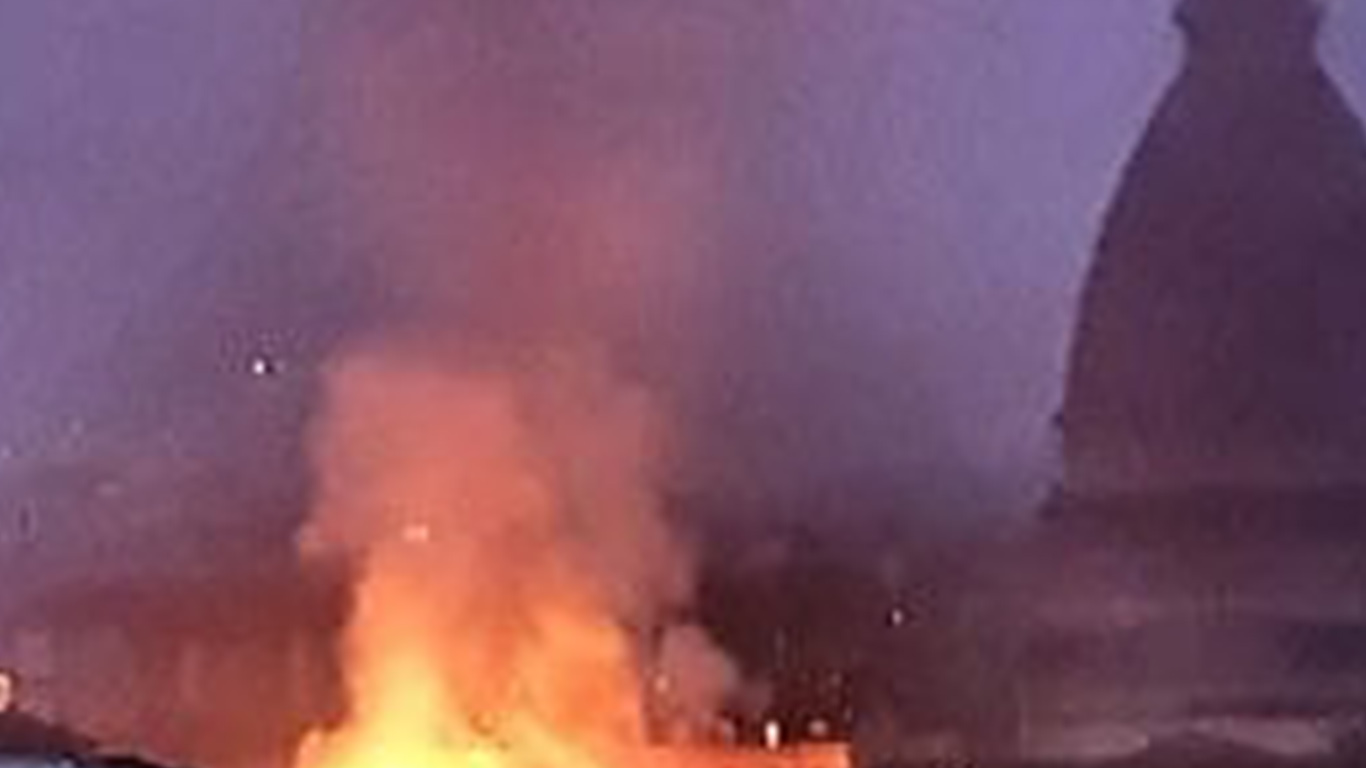 BRUCIA LA CAVALLERIZZA REALE, PATRIMONIO UNESCO – Il triste risveglio di Torino