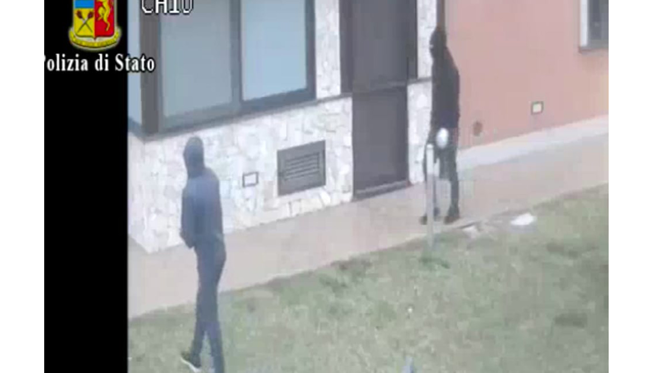 Con spranghe e coltelli depredavano le ville torinesi – Furti a ripetizione, fermata la banda