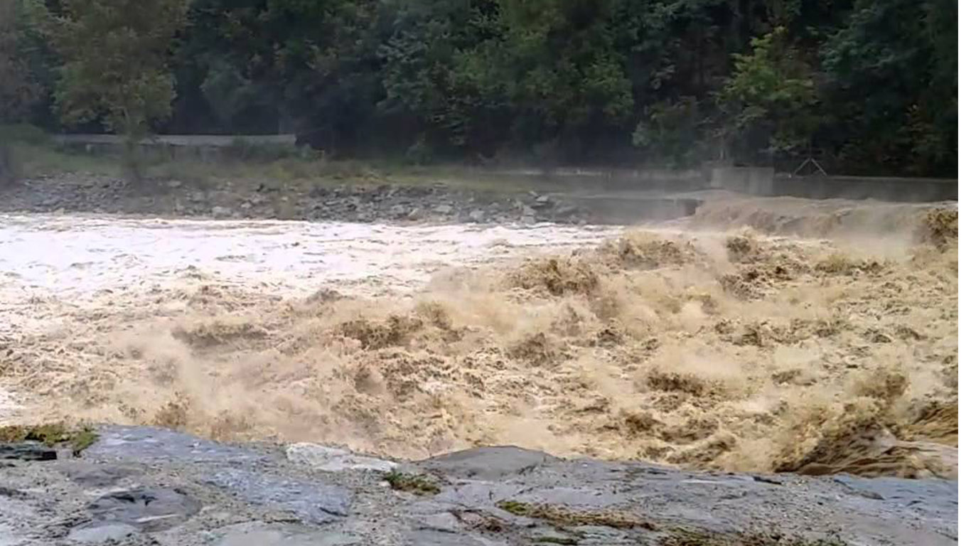 Il fiume Stura fa paura  – Bloccata la linea Torino-Cirié