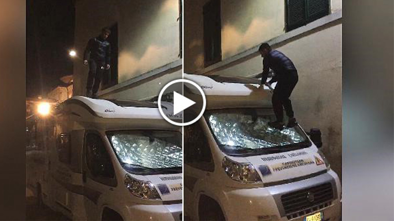 Giovani vandali distruggono camper di Cardioteam e postano video sui social – Identificati dai carabinieri
