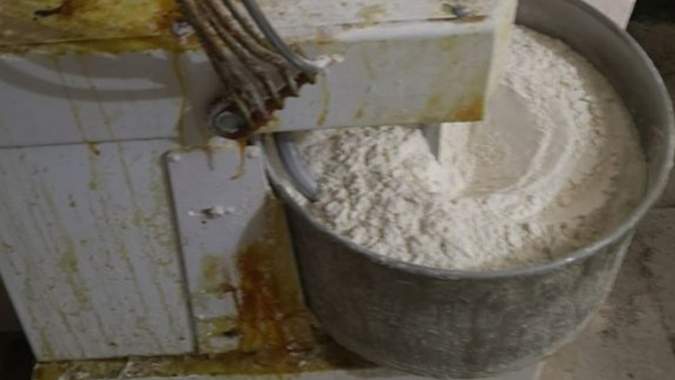 Carne avariata e impastatrice sporchissima in ristorante etnico di Porta Palazzo – Denunciato il titolare