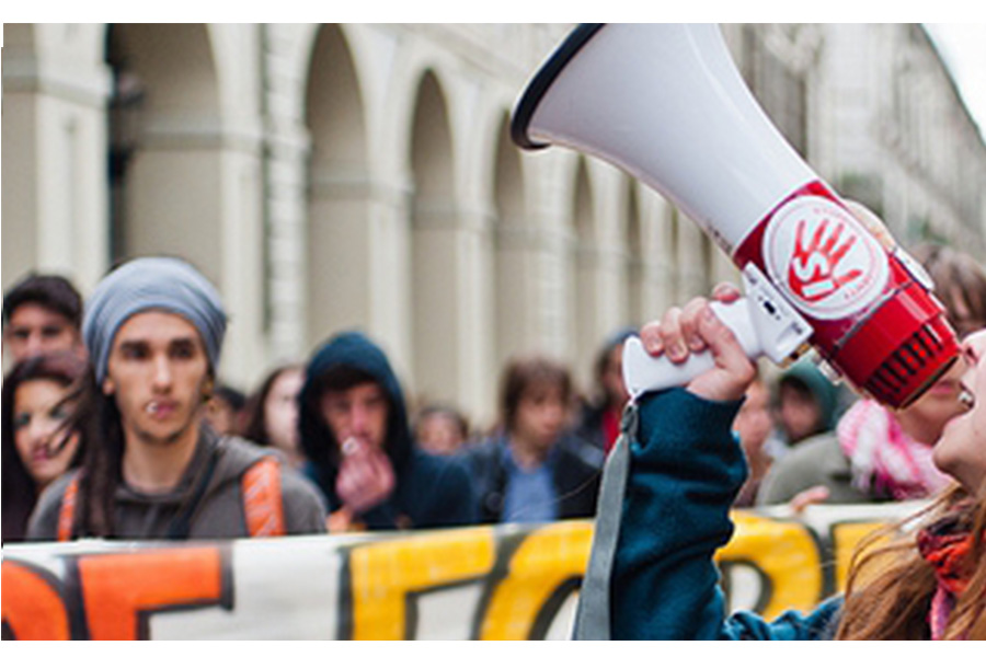 “Vogliamo preservativi e assorbenti gratis all’Università!” – Fa discutere la richiesta degli studenti di Torino