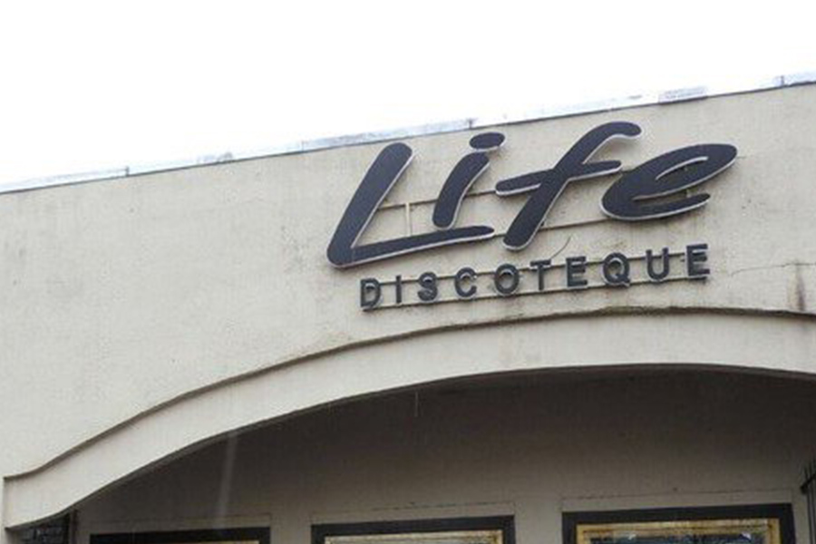 Irregolarità nel locale e violenza della sicurezza – Stop alla discoteca Life