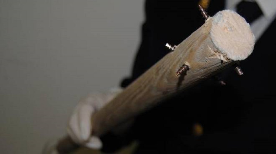 Follia al mercato – Senegalese affronta vigili con un bastone, arrestato