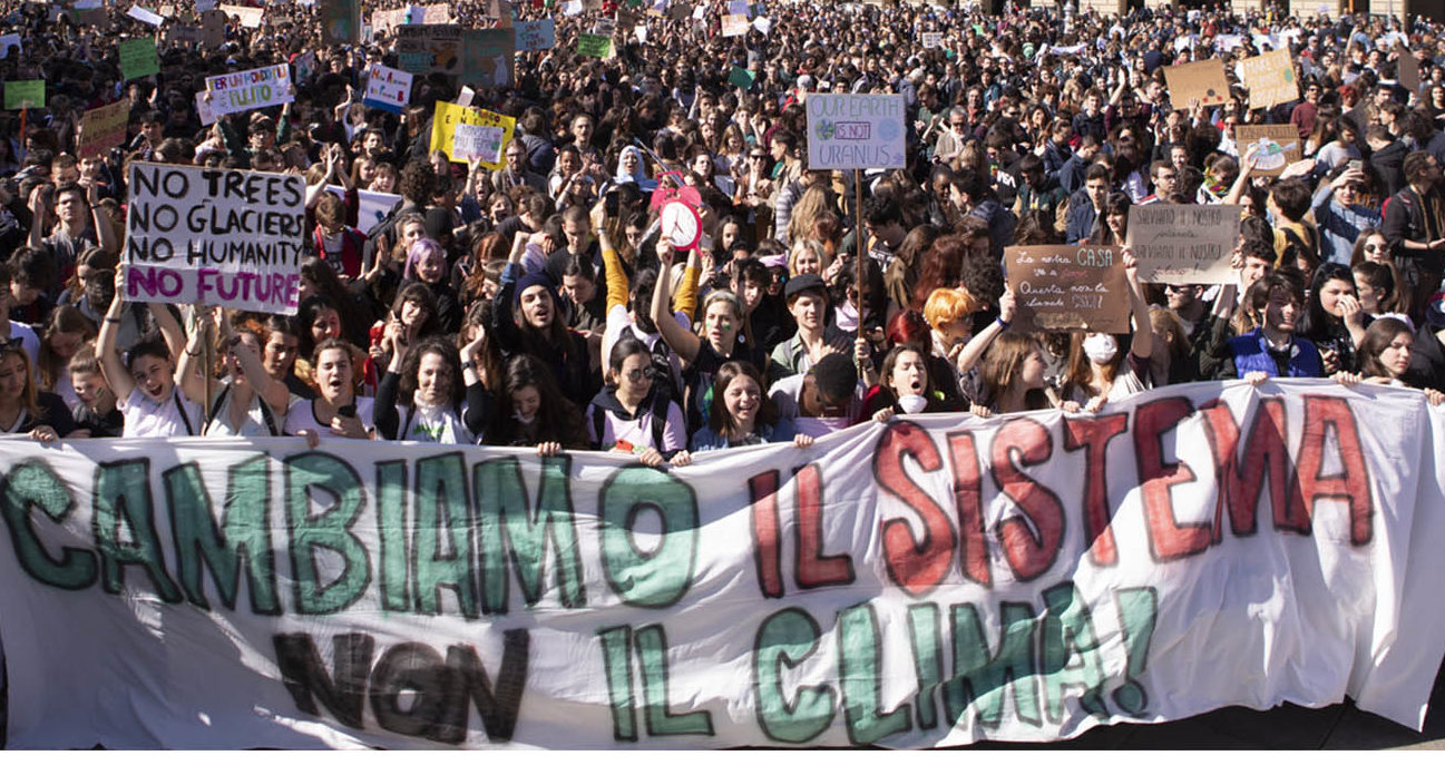 A Torino Fridays for Future: migliaia di giovanissimi in piazza. E parte l’attacco a Iren: “Vergogna!”