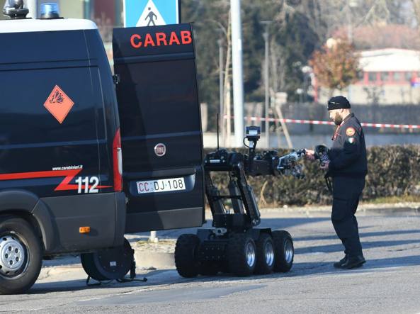 Allarme bomba lanciato dai passanti, trovata vicino ad una scuola e ad una chiesa