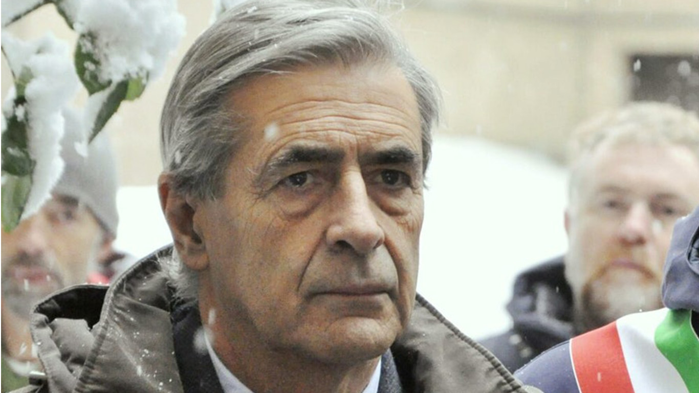 Indagato per rapporti con la ‘ndrangheta – Si è dimesso il presidente della Valle d’Aosta