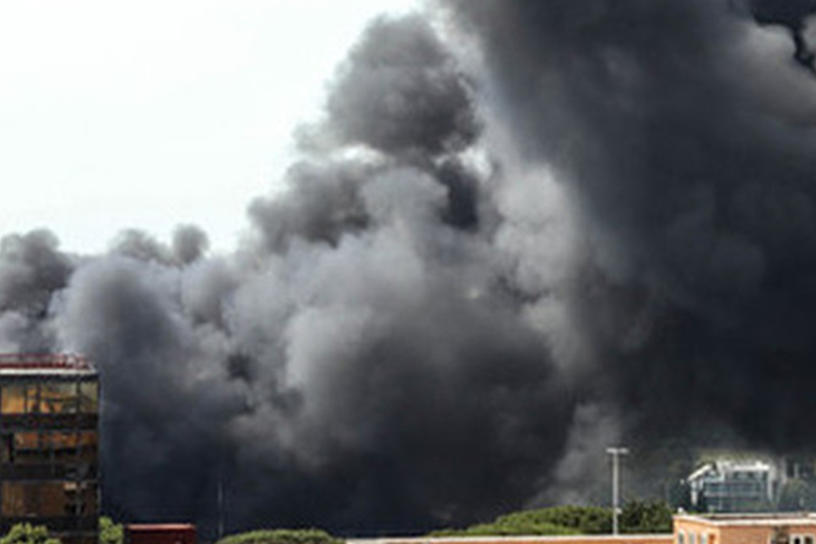 Incendio in autofficina a Torino – Evacuata una palazzina, piu’ persone intossicate