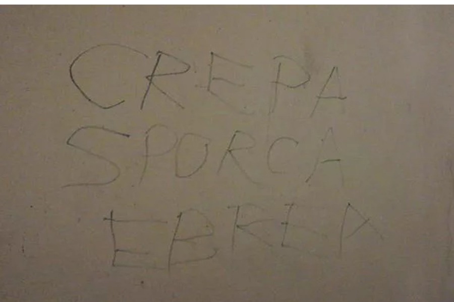Crepa sporca ebrea”, scritta oscena a Torino nella casa di un’ anziana di religione ebraica – “Affogate nell’ignoranza”