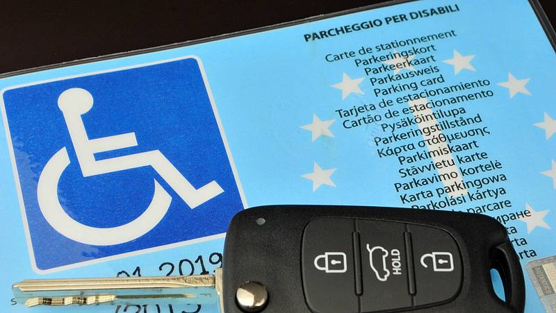Strisce blu gratis a Torino per le persone con disabilità – Cosa cambia