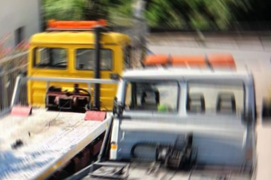 Torino – Carro attrezzi sfreccia in piena città e brucia due rossi contromano: ritirata la patente