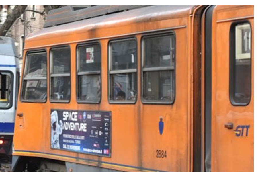 Tram va a fuoco a Torino – L’autista spegne l’incendio