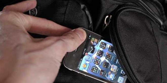 Entra nelle stanze dell’ospedale e fa razzia di cellulari – Inseguito nei corridoi e arrestato