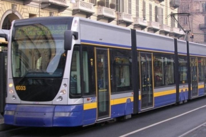 Tram 4: “Sempre affollatissimi, ma in ben pochi pagano il biglietto” – Il consigliere Petrarulo chiede il dettaglio della linea