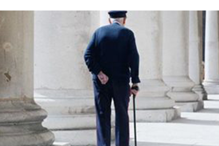 Anziano perde l’intera pensione per strada – Un passante la riporta ai carabinieri: “E’ stata un’anima pia”