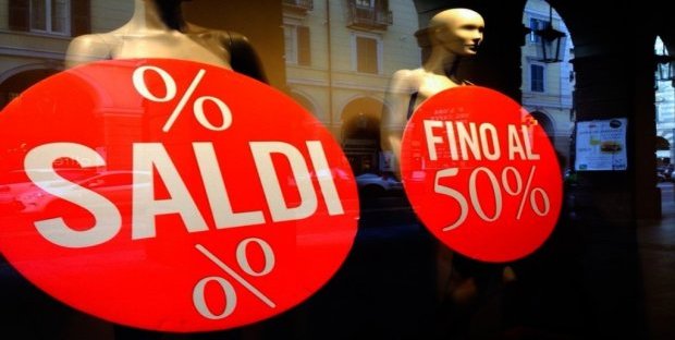 Al via i saldi a Torino – Forti sconti da subito, ecco quanto spenderanno le famiglie