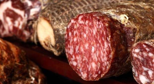 Mangiano salumi ‘fai da te’ e finiscono all’ospedale – Venti casi di trichinellosi