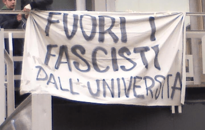 Studenti lanciano uova contro il rettorato – La protesta dei collettivi “Fuori i fascisti dall’Università”