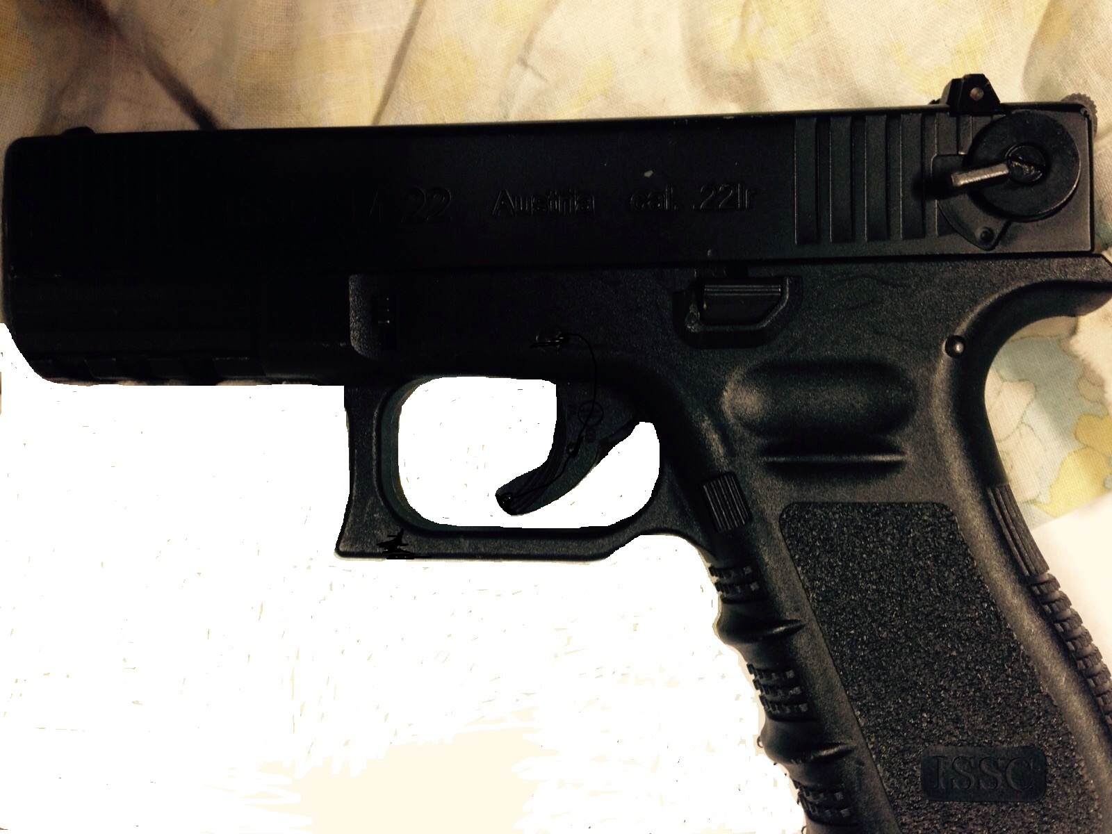 Estrae una pistola carica contro la Polizia – Pusher maghrebino arrestato