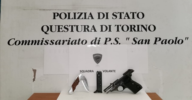 Lo fermano in auto e lo trovano ‘armato’ di pistola e coltello a serramanico – Arrestato a Torino
