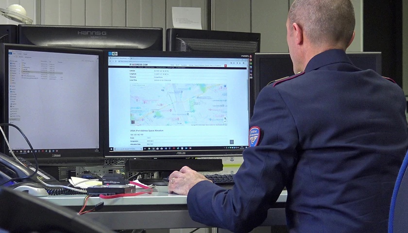 Intelligenza artificiale per controllare i profili social dei Torinesi “Se è vero, è una proposta inquietante”