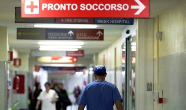 Coronavirus- Tende da campo davanti a tutti i Pronto Soccorso in Piemonte