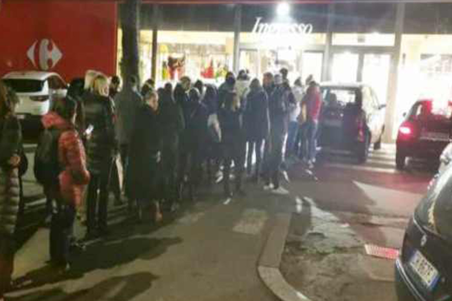 A Torino è follia nella notte, supermercati presi d’assalto –  “Urgono subito misure anti-panico”