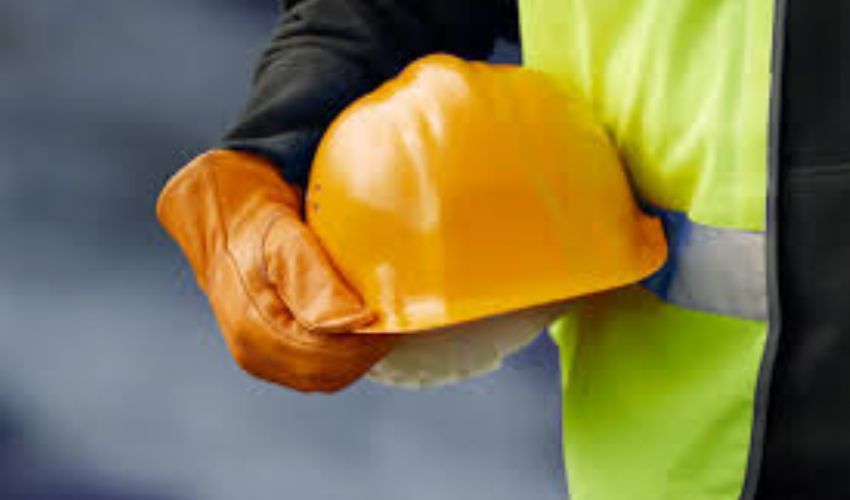 4 Maggio – Tornano al lavoro 3 milioni di italiani – E già a fine aprile riaprono le prime aziende