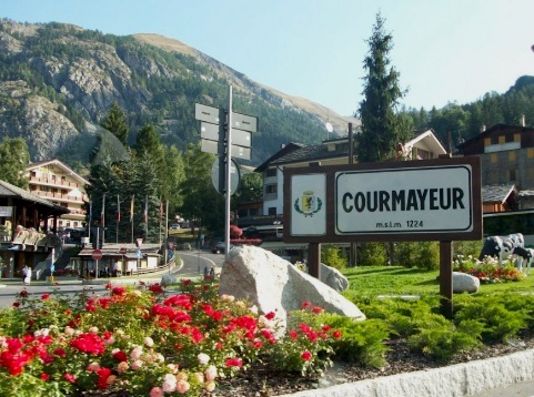 Il sindaco di Courmayeur caccia piemontesi e lombardi – “Tornatevene a casa vostra”