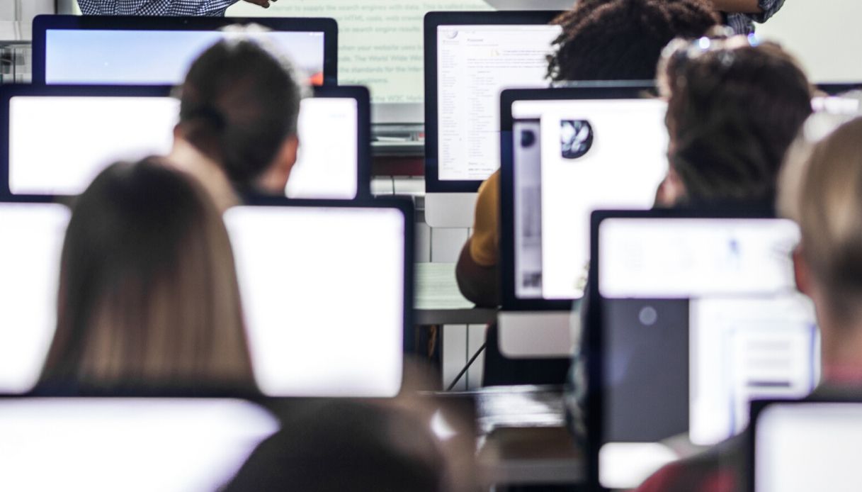 Scuole chiuse ad oltranza – In arrivo 32 milioni di euro per la didattica online in Piemonte