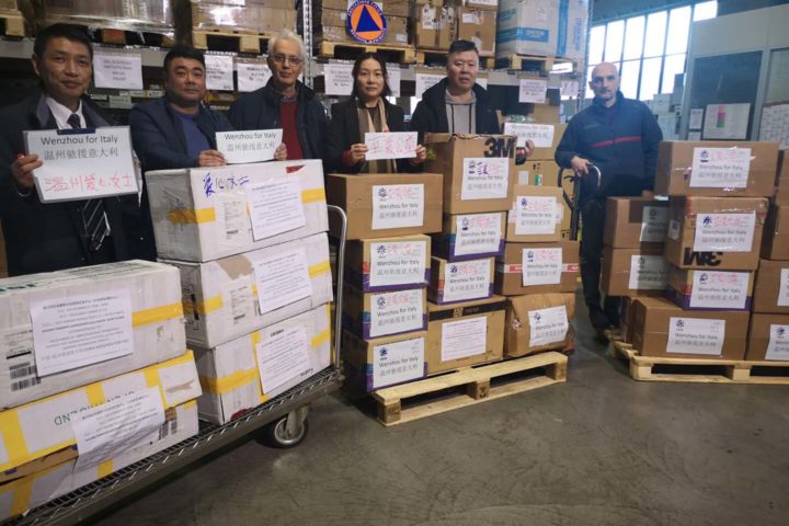 Altri doni dalla Cina a Torino contro il coronavirus – Regalati oltre 2000 occhiali protettivi