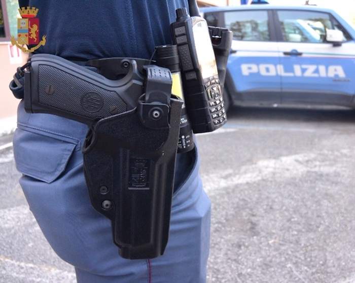 Follia alla Falchera – In tempi di Coronavirus si balla in strada e si spara dal balcone