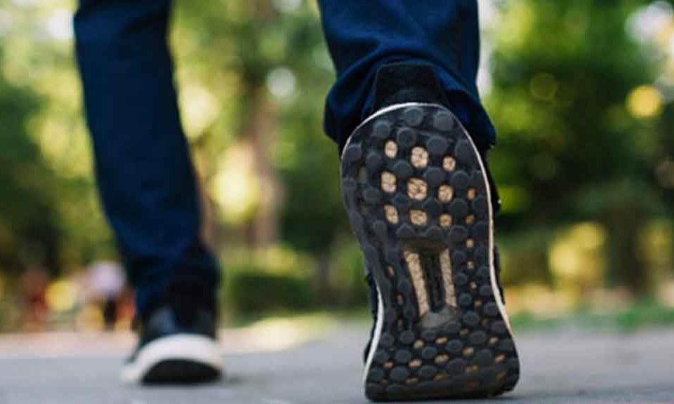 Contagio con suole delle scarpe, indumenti o cibi crudi? Tutte le risposte dell’Istituto Superiore di Sanità