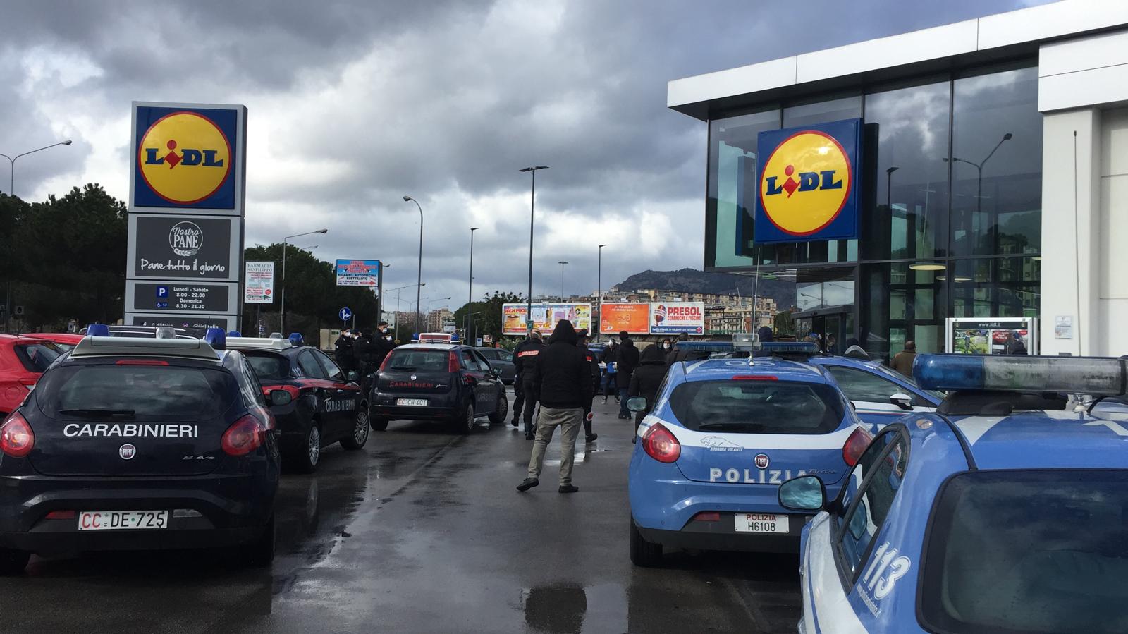 “Assaltiamo i supermercati a Torino” –  45enne invoca il saccheggio dei negozi su facebook, denunciato