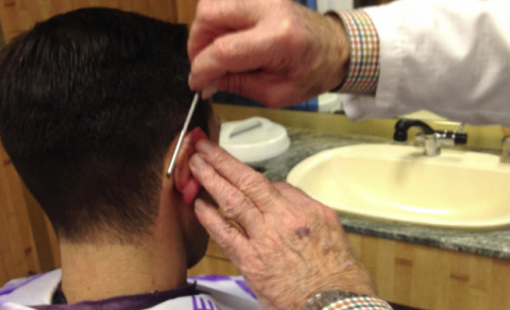 ‘In barba’ alle restrizioni, parrucchiere resta aperto nel Torinese – Multato lui e il cliente