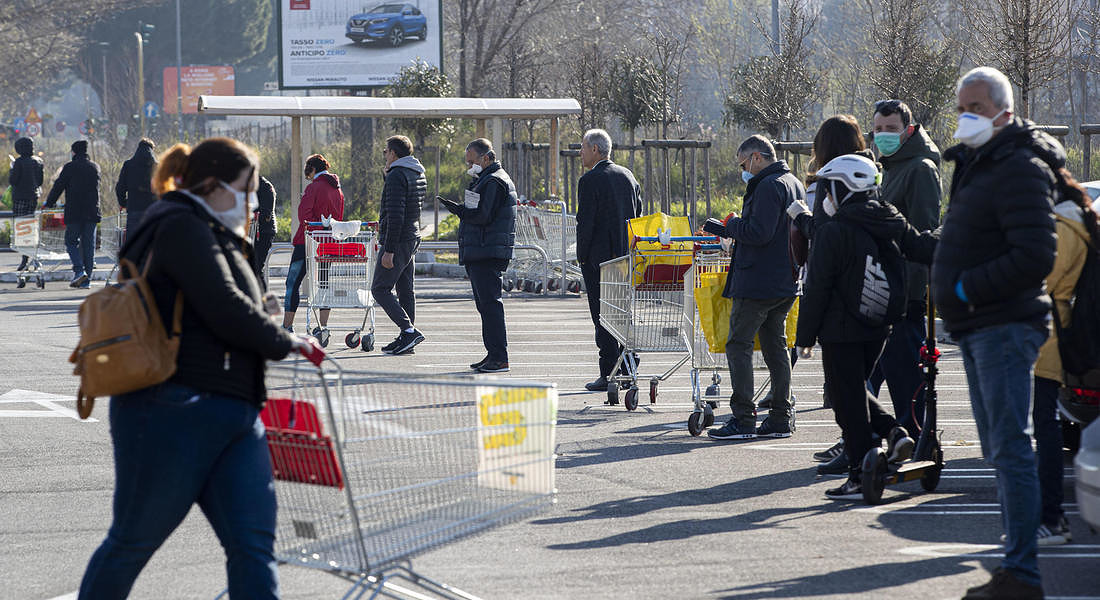Coronavirus – A Torino una marea di domande per i buoni spesa. E il Pd attacca “Servizio a pagamento”