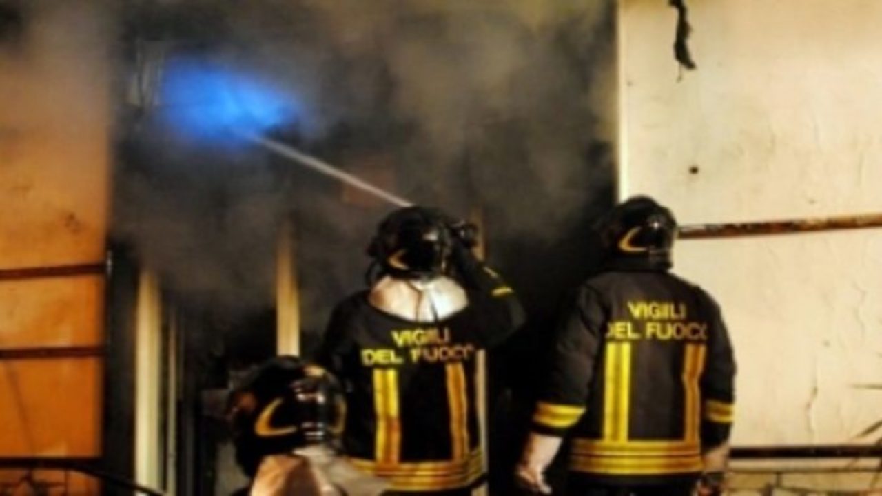 Incendio nel pieno centro di Torino – Brucia un negozio vicino al supermercato