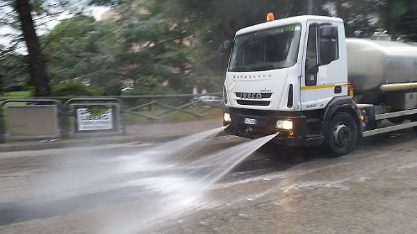 Coronavirus – Strade di Torino igienizzate nella notte, numerosi gli interventi quartiere per quartiere
