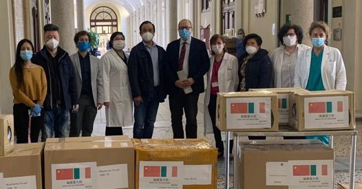 Ancora un bel gesto della Comunità Cinese – Donate migliaia di maschere, gel e tute al Mauriziano di Torino