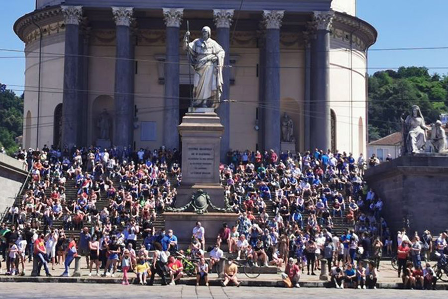 Folla a Torino per le Frecce Tricolori – L’ira di Appendino e Cirio “Comportamenti irresponsabili”