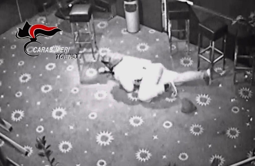 Fermata la banda del ‘buco’ – Strisciavano con attrezzature da speleologi, numerosi colpi a Torino