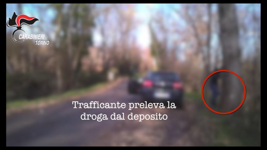 Ordinavano la cena e arrivava la droga, arrestati trafficanti albanesi: “Guadagnavano 50mila  euro al mese”