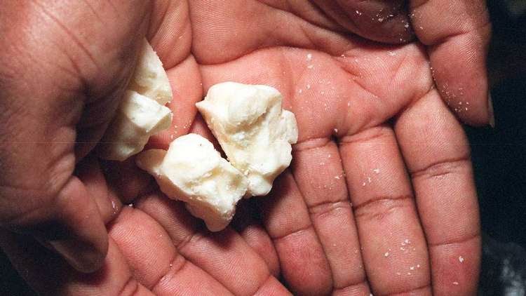 La crisi a Torino colpisce anche i pusher: senza droga ‘spacciano’ calce. E non possono essere arrestati