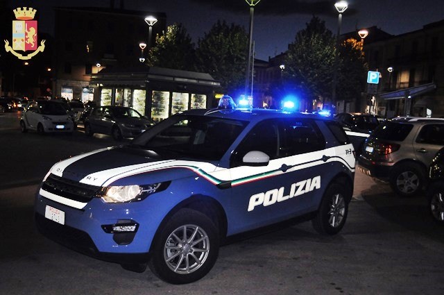 Movida, raffica di multe della Polizia a Torino: persone senza mascherina e locali irregolari, i numeri